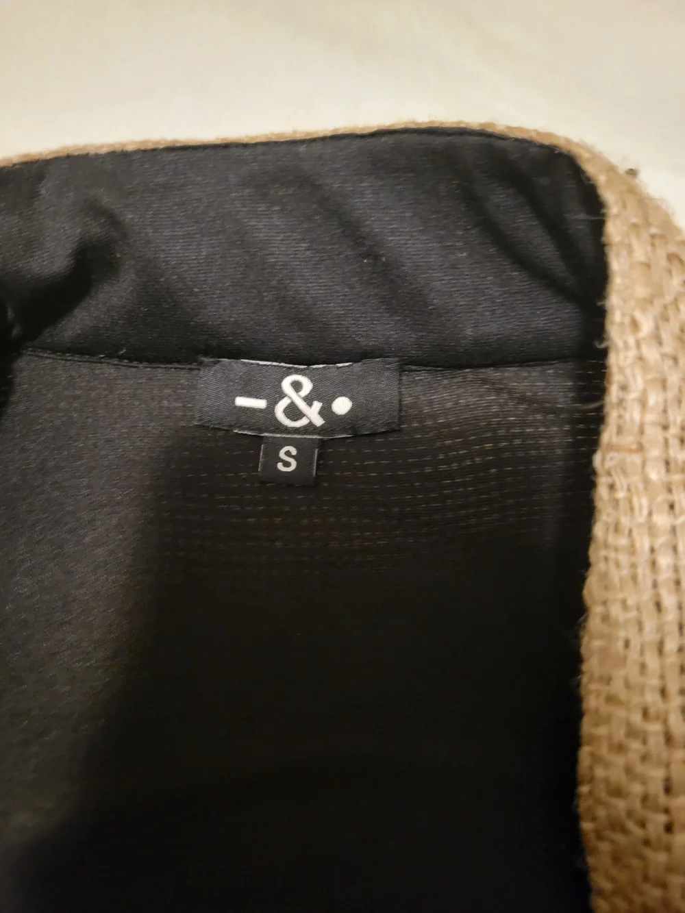 - & . Jute short and bomber jacket